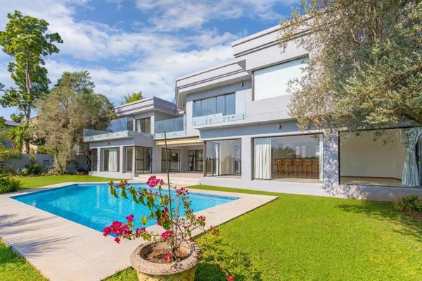 5 Bedroom Contemporary Golf-Course Home